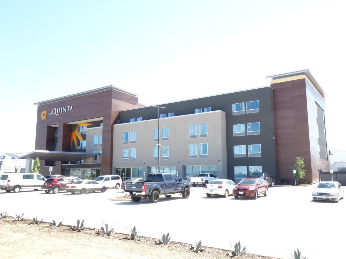 La Quinta By Wyndham San Antonio Alamo City Exterior photo